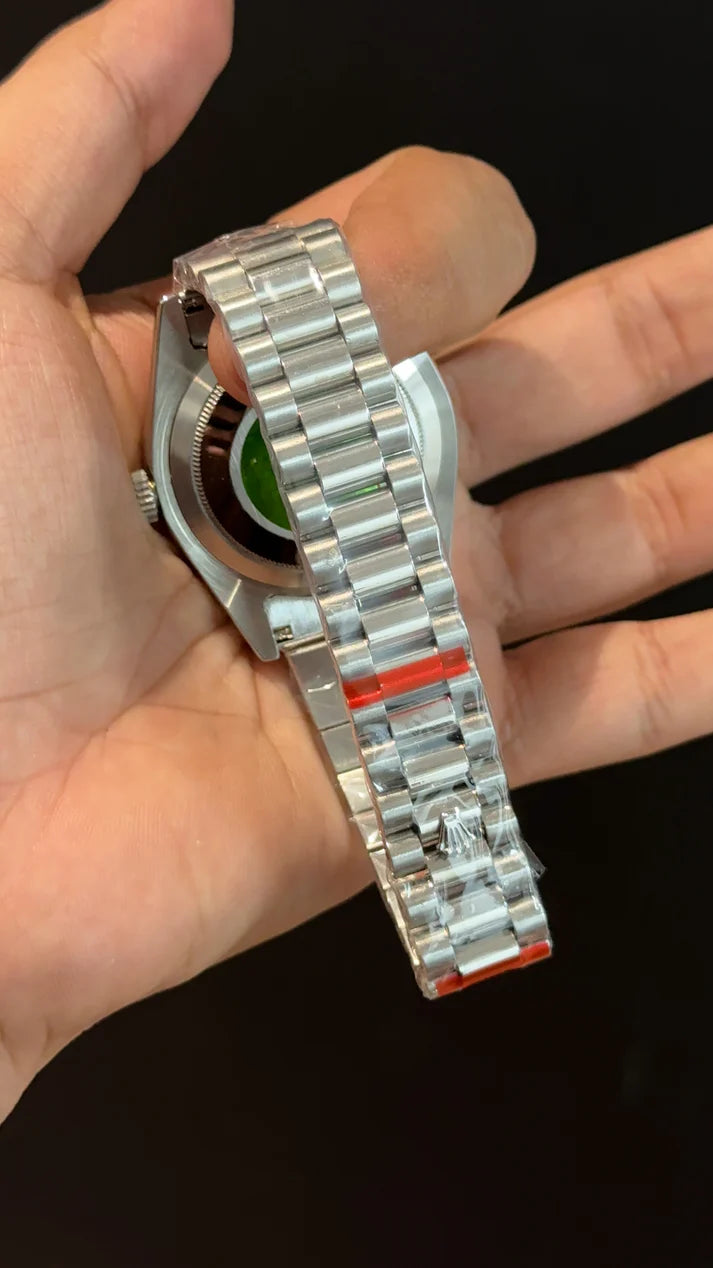 Day date | Mother Of Pearl | Silver Chain | White Pearl Dial