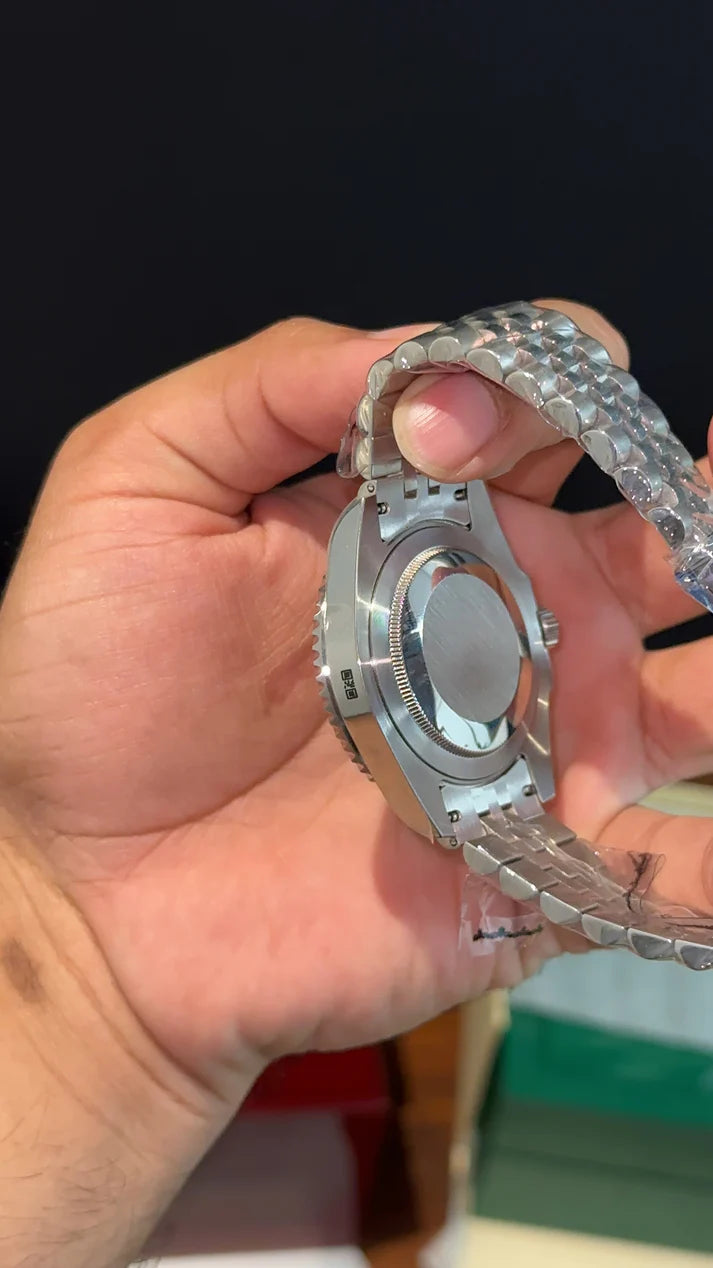 GMT Master | Silver Oyester Chain | left crown | Black Dial