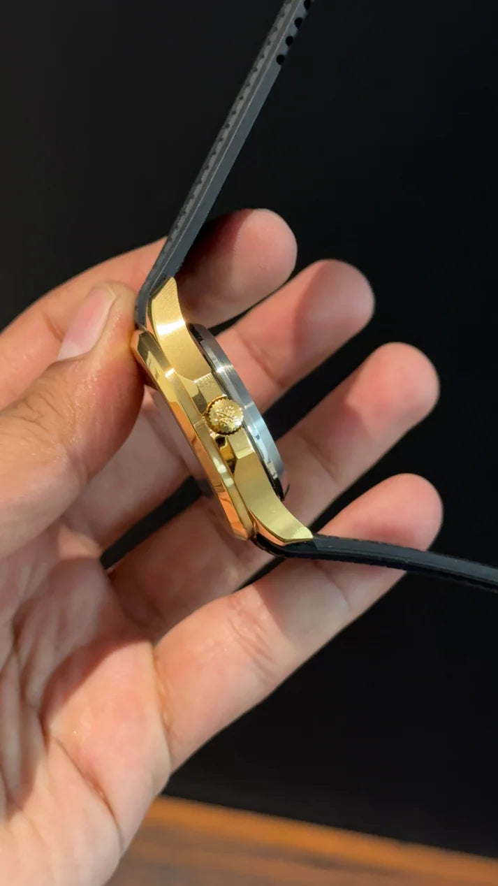 Pp Aquanaut | Auto | Gold | Black strap | Goldish Dial