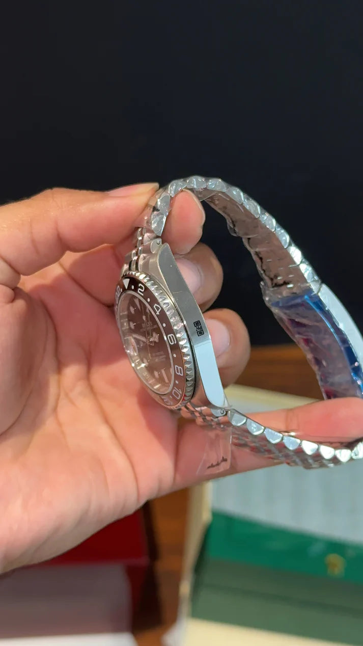 GMT Master | Silver Oyester Chain | left crown | Black Dial